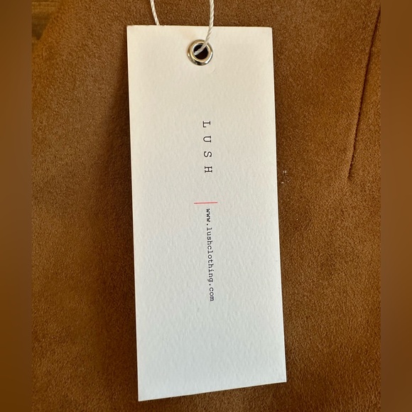 NWT Lush scalloped faux suede mini skirt - Size Small - Picture 3 of 8